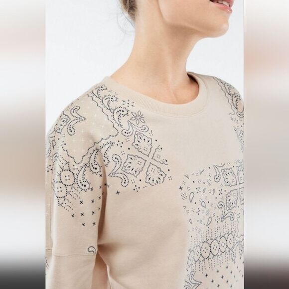 Fabletics Kourtney Sweatshirt Color Oats Blocked Paisley Small - Picture 8 of 8